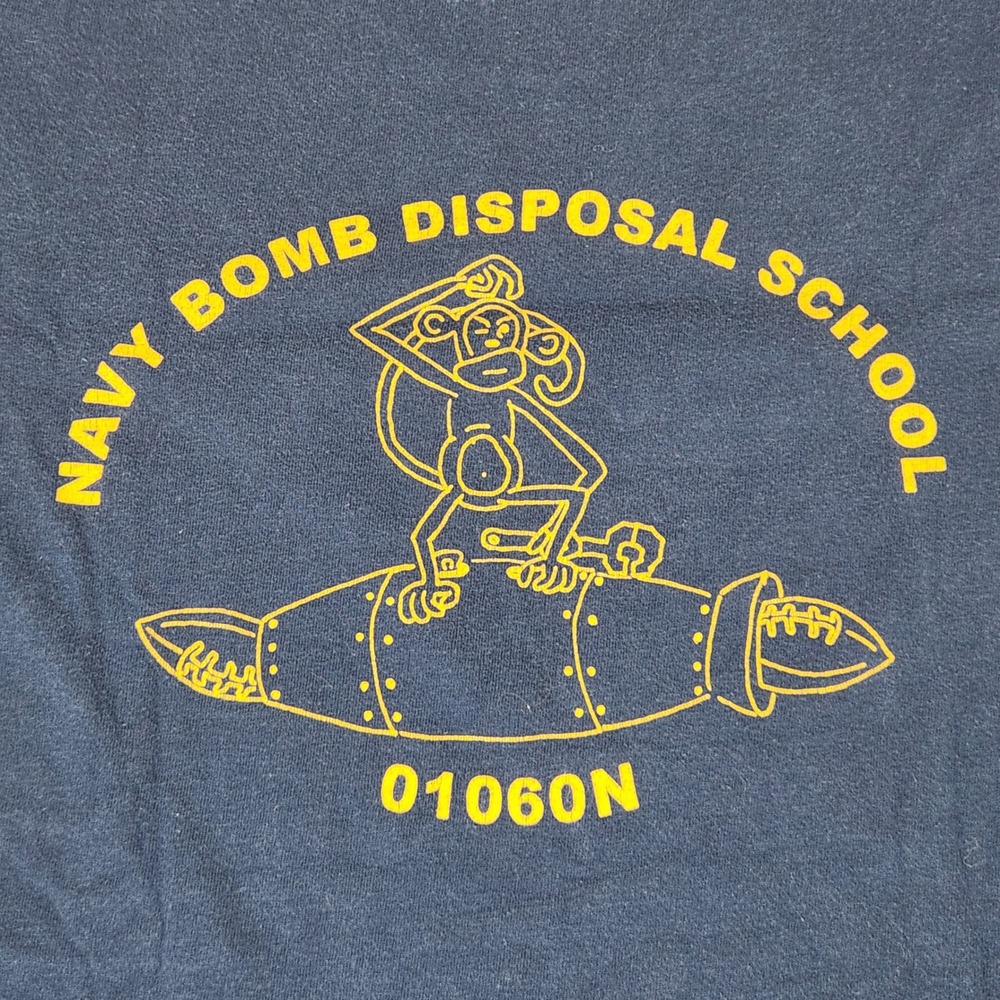 Hanes Beefy-T Navy Bomb Disposal School EOD Eglin Graphic T-Shirt Mens Small